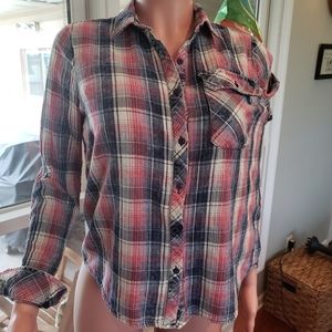 Shirt, has bottom down back and left front pocket